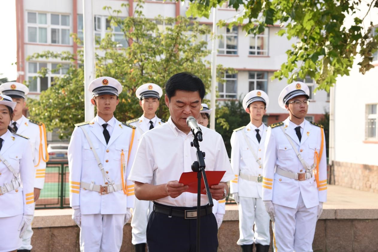 青島房產(chǎn)學(xué)校舉行“立德樹人、為人師表、清廉從教”師德倡議暨教師節(jié)宣誓活動